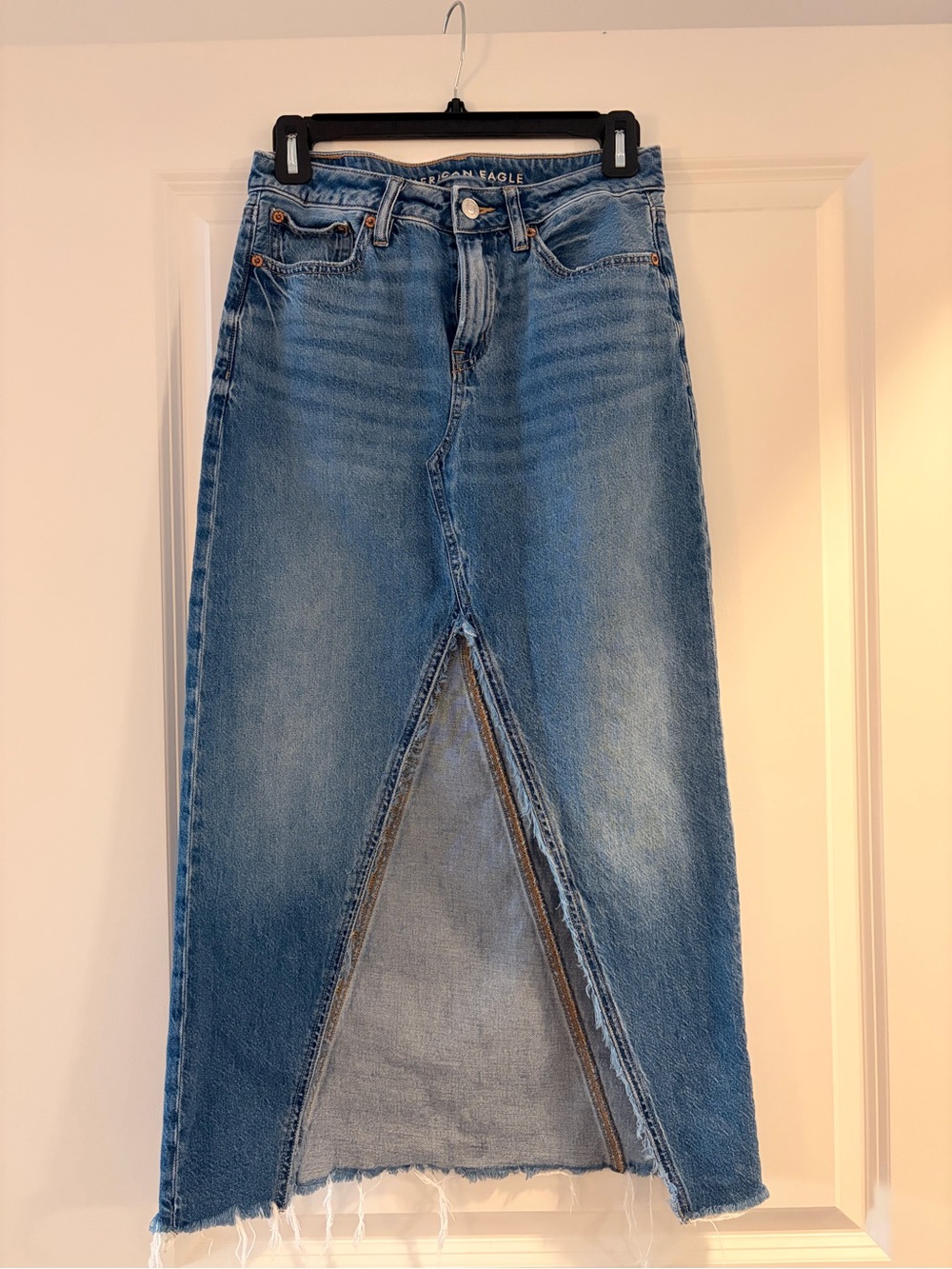 American Eagle Denim Maxi Skirt Size 00 Low Rise Medium Wash Front Slit Raw Hem